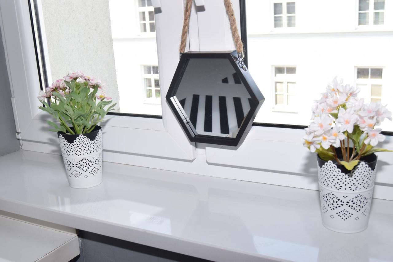 Be My Guest - Hoza Studio - Pkin Super Centrum Metro Wi-Fi Breakfast Warszawa Exteriör bild